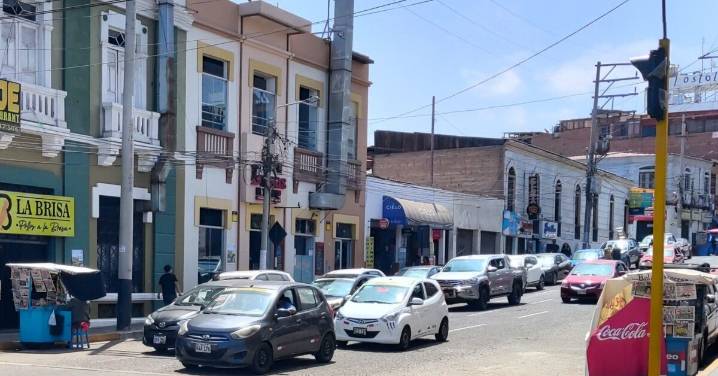 Contraloría alerta fallas en autorizaciones de taxis en Islay