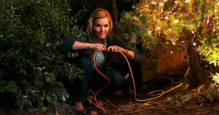 'Oh. What. Fun.': Save Michelle Pfeiffer From This Cheesy Christmas Movie