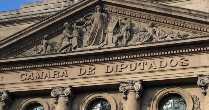 Avalan en comisiones de CDMX perseguir de oficio acoso digital, caricias y tocamientos