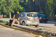 Automovilista presuntamente ebrio derribó un poste de luz en Cozumel