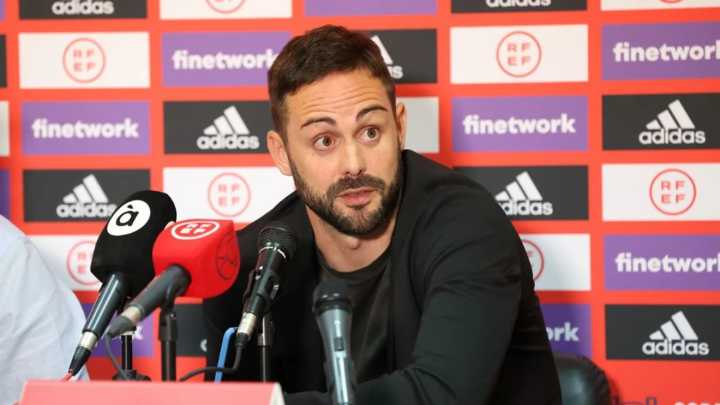 Polémica en España: acusan a un DT de golpear a un periodista con discapacidad