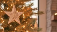 Ni 30 ni 40: cuál es el número exacto de adornos que lleva un árbol de Navidad, según expertos