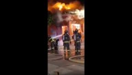 Incendio consume completamente un inmueble en Casablanca: Bomberos trabajan para evitar la propagación del fuego