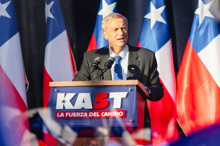 Kast cierra su campaña en Temuco y promete un Gobierno “sin comunismo en La Moneda, pero con los comunistas portándose bien”