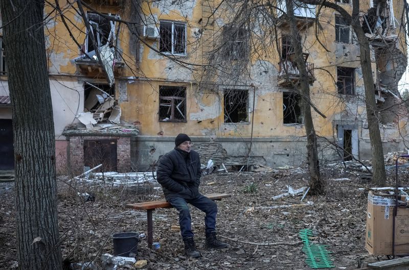 A struggle to survive in Ukraine's east, with Russia at the gates