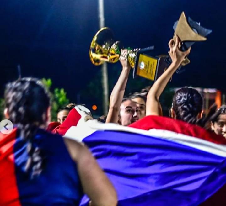 Centro de Cazadores gritó campeón en el Oficial de la Federación Misionera de Hockey