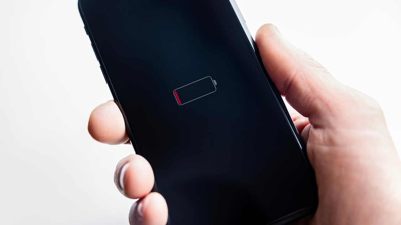 ¿Su celular se descarga sin razón aparente? Esta es la verdadera causa de la pérdida de batería incluso apagado