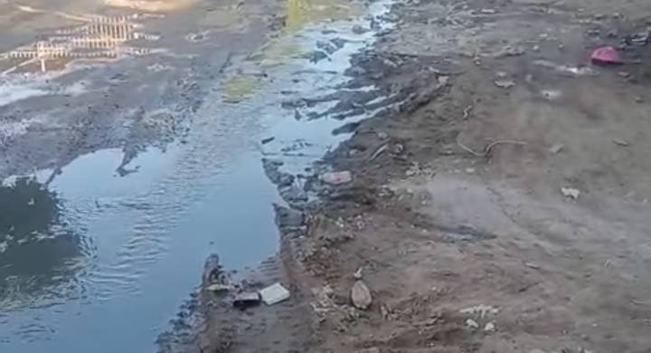 Comunidad de Timayui anuncia cierre de vía por grave rebosamiento de aguas negras El presidente de la JAC ha manifestado que, le han realizado peticiones a las autoridades competentes y estas han hech