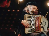 Chango Spasiuk: Una reflexión sobre el arte y la guerra, el estreno de una nueva canción, y el proyecto del nuevo disco “Febrero de 2003”