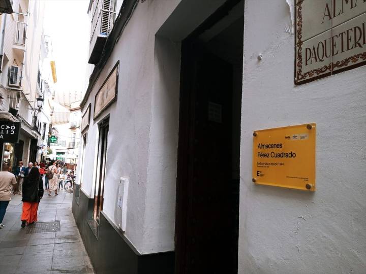 Cuatro nuevos negocios reciben el distintivo de ‘Establecimientos Emblemáticos de Sevilla’