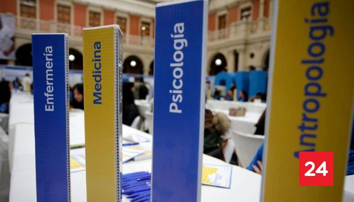 Hasta 2,6 millones el primer año: Ranking de carreras mejor pagadas en Chile