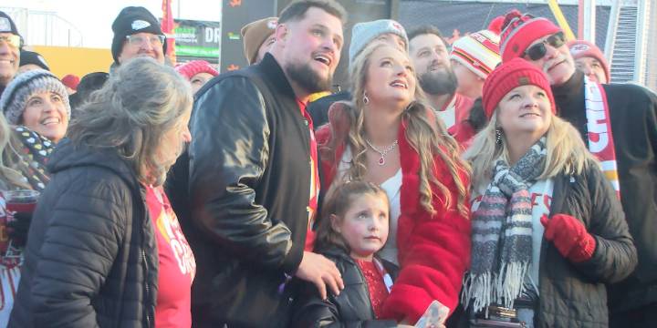 Lifelong Chiefs fans tie the knot at Arrowhead Stadium ahead of Texans matchup