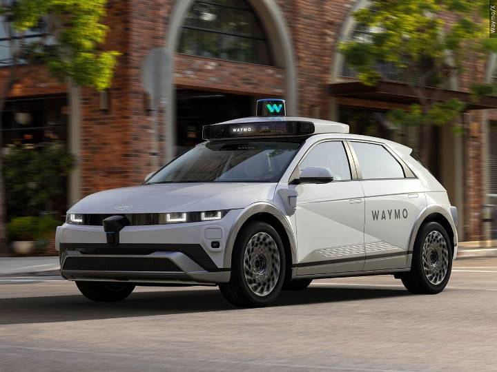 U.S. expands investigation into Waymo over robotaxis driving around stopped school buses