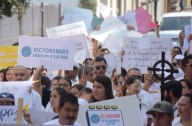 Vestidos de blanco, ciudadanos salen a marchar en Ciudad Victoria para exigir paz y seguridad