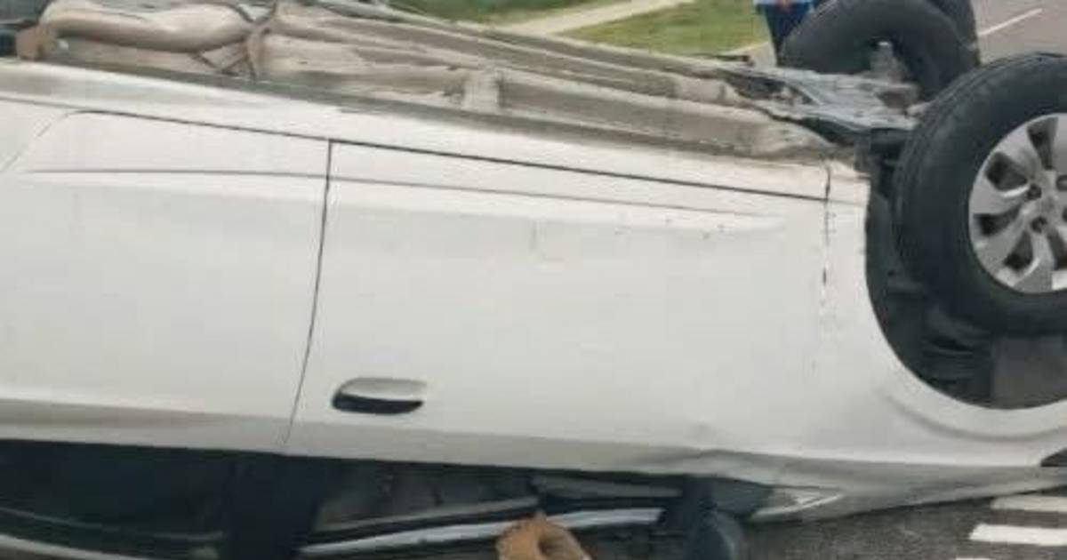 Vuelco y pérdida de gas: una mujer lesionada