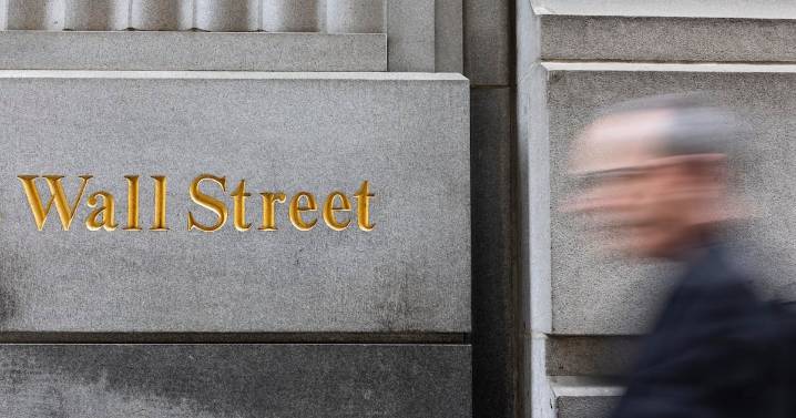 Wall Street opera mixto mientras espera la decisión de la Fed: S&P 500 y Nasdaq suben, pero Dow Jones cae