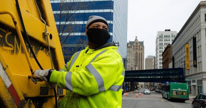 Milwaukee DPW suspends garbage, recycling collection Monday