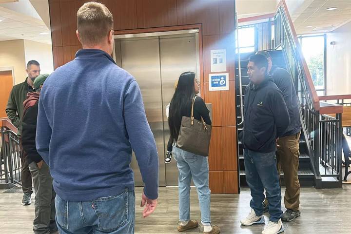 Pritzker signs bill enacting immigrant protections in courthouses