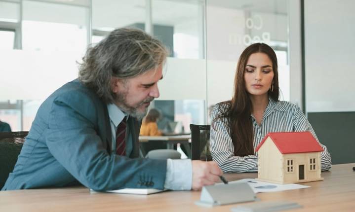 Cómo negociar tu próximo alquiler: 8 claves para acordar plazos, precios, garantías y qué errores eludir