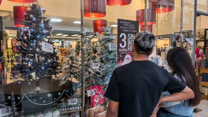 Aumentos en la canasta navideña: la gente busca descuentos y promociones