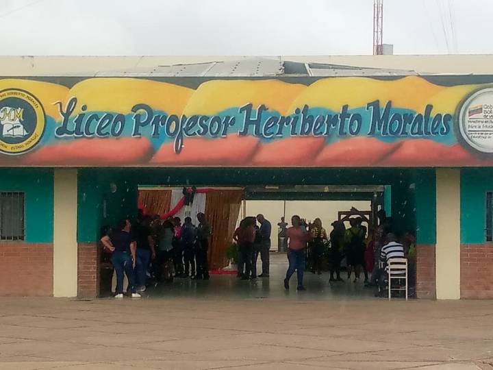 En La Pica rechazan destitución de Directora de liceo