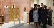 Los Reyes inauguran la gran exposición de Victoria Eugenia, la última Reina que vivió en el Palacio Real