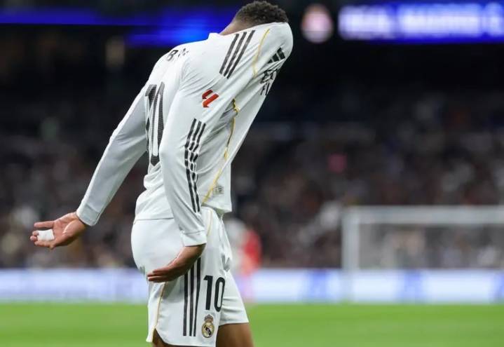 Real Madrid cae tras expulsiones y un golazo antológico de ‘taquito’