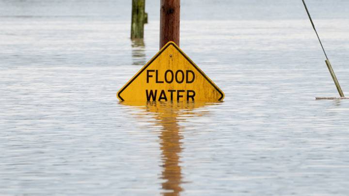 Flooding, evacuations in Pacific Northwest