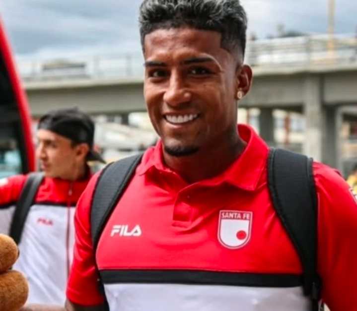 Harold Santiago Mosquera tendría un pie fuera de Santa Fe