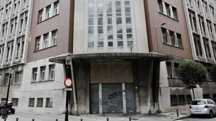 Los antiguos juzgados de Prendes Pando en Gijón tienen "obsoletas" sus redes eléctrica y de saneamiento