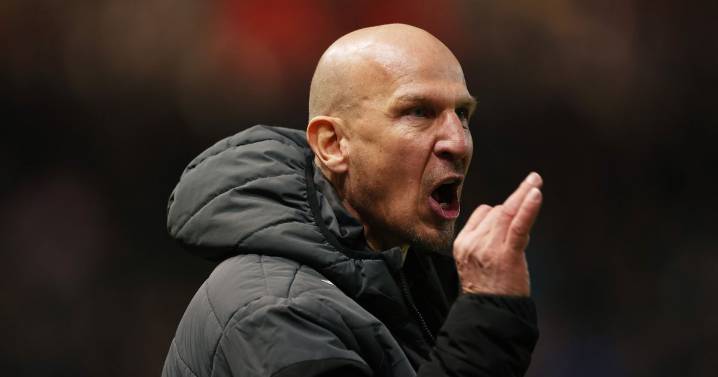 Bristol City beaten by Milwall before full