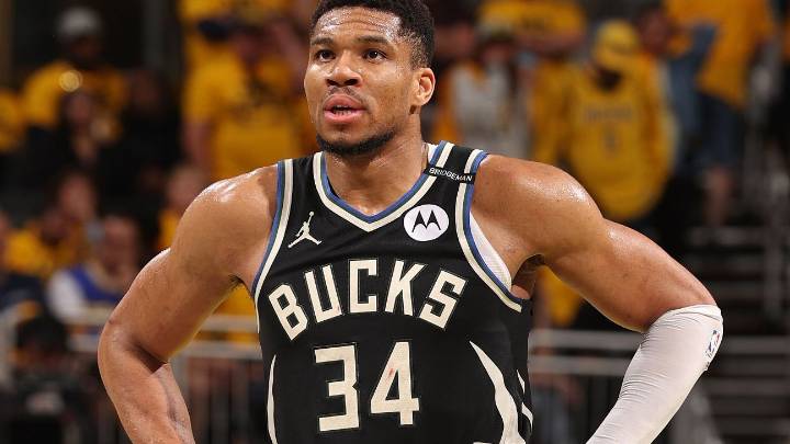 Sources: Giannis Antetokounmpo, Bucks discussing future