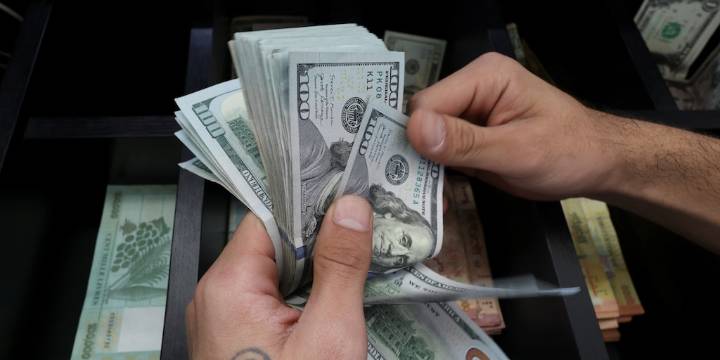 Se presentaban como “operadores financieros inéditos, exclusivos y únicos” y ahora los acusan de estafas por más de un millón de dólares