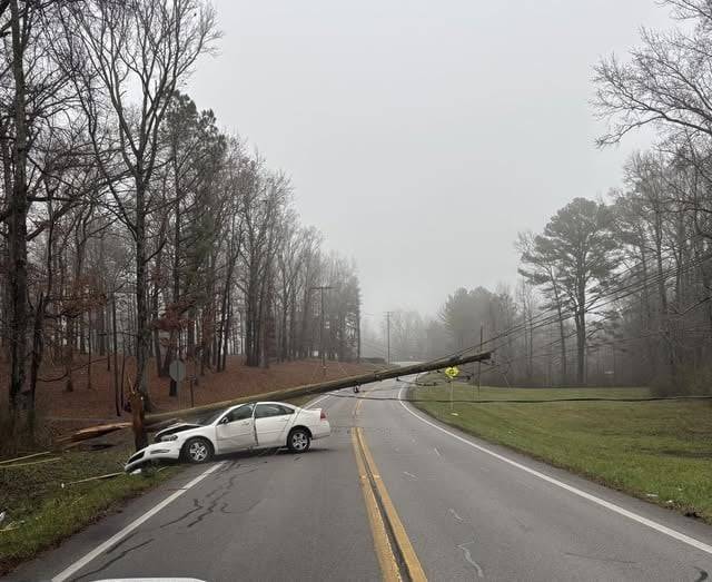 Coalmont Crash Causes Power Outages in Grundy County