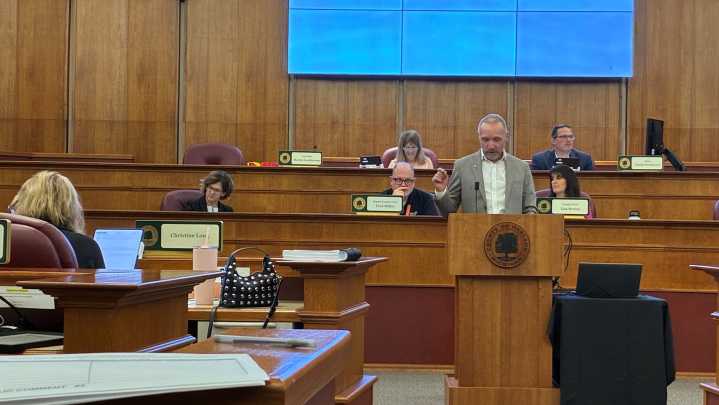 Oakland Co. commissioners ask state to pass financial disclosure legislation