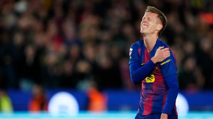 Dani Olmo estará un mes de baja por una luxación de hombro