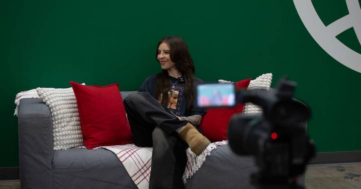 Mikosmos en balance: Young Miko se goza su quieto cosmos antes del “Choli”