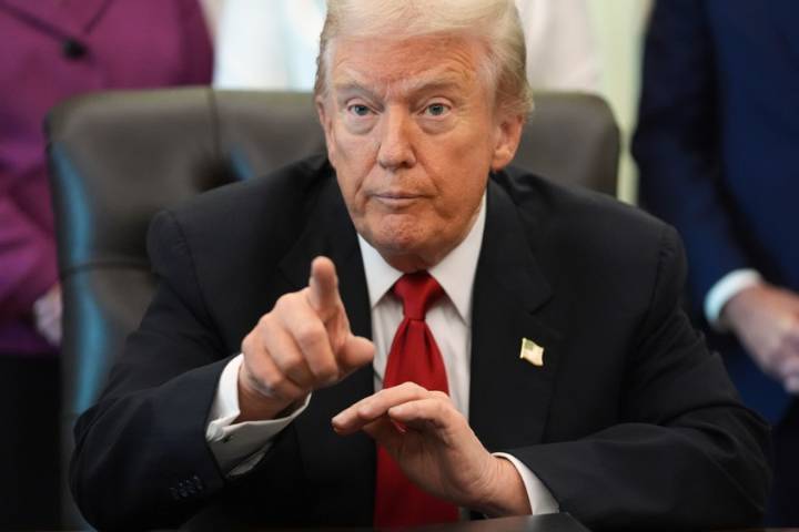 Trump tells WSJ next Fed chair should consult him on interest rates