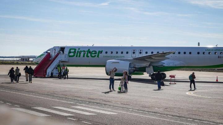 La nueva ruta Badajoz-Tenerife despega con 38 pasajeros: "Por fin nos ahorramos el desplazamiento hasta Sevilla"