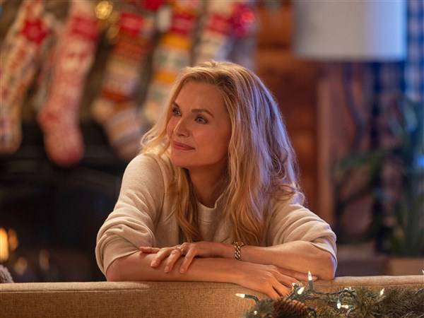 Review: Holiday movies, and moms, deserve better than ‘Oh. What. Fun.’