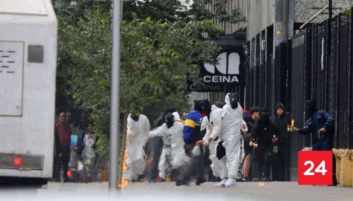 Dos profesores del Instituto Nacional acusados de "ayudar" a overoles blancos: uno fue suspendido y otro no se presentó