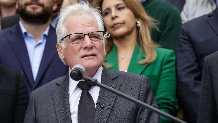 Miguel Uribe Londoño rompe con el uribismo y renuncia a su precandidatura presidencial
