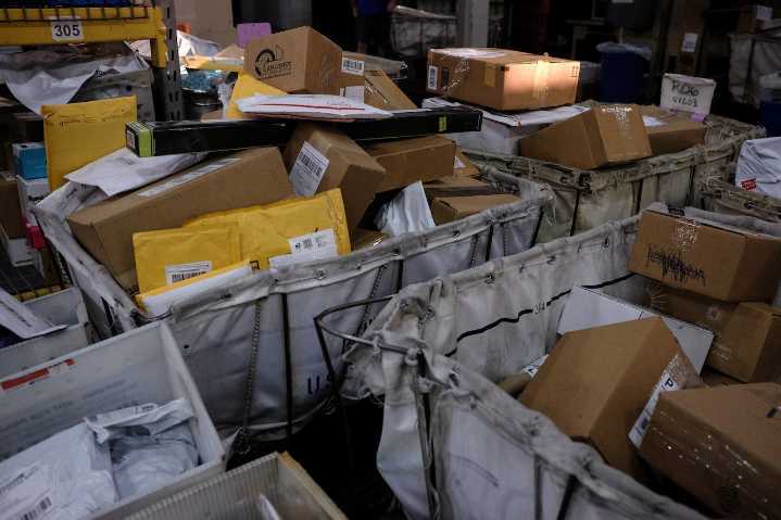 Holiday shipping deadlines for USPS, FedEx, UPS fast approaching, here’s what to know