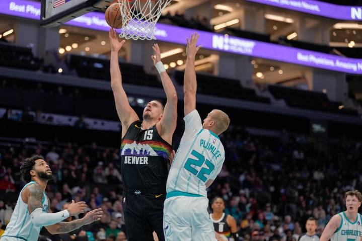Murray anota 34 puntos y los Nuggets vencen 115-106 a los Hornets – Chicago Tribune