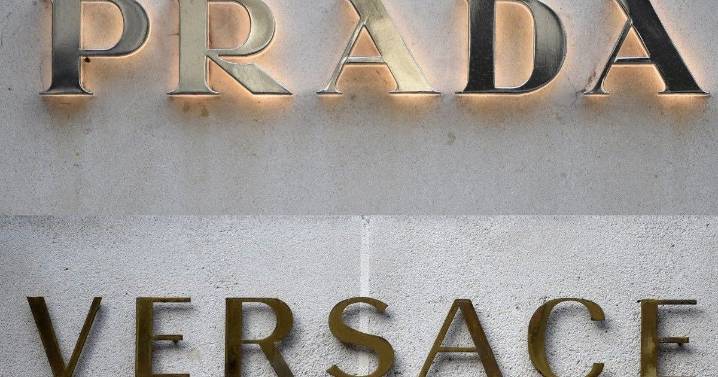 Versace anuncia la salida de Dario Vitale como director artístico