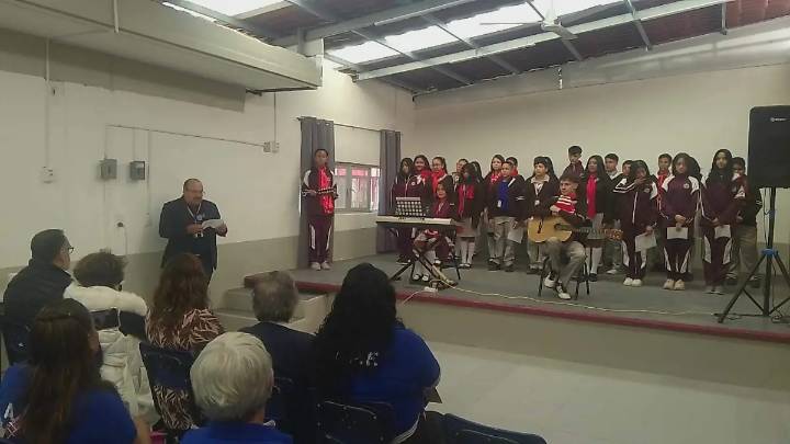 Padres de familia rehabilitan por completo el salón de artes de la Secundaria Técnica 6 en Acámbaro