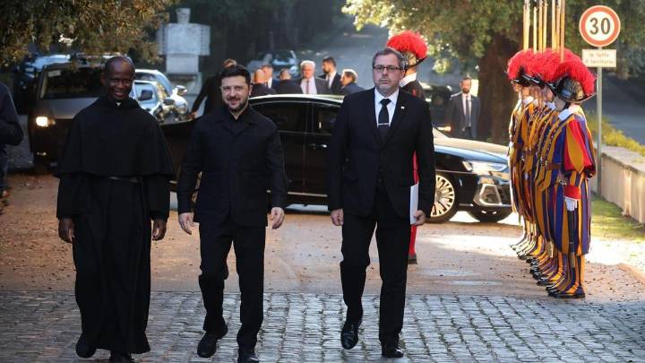 El Papa reafirma a Zelenski su "apremiante deseo" de que las negociaciones puedan conducir a la paz