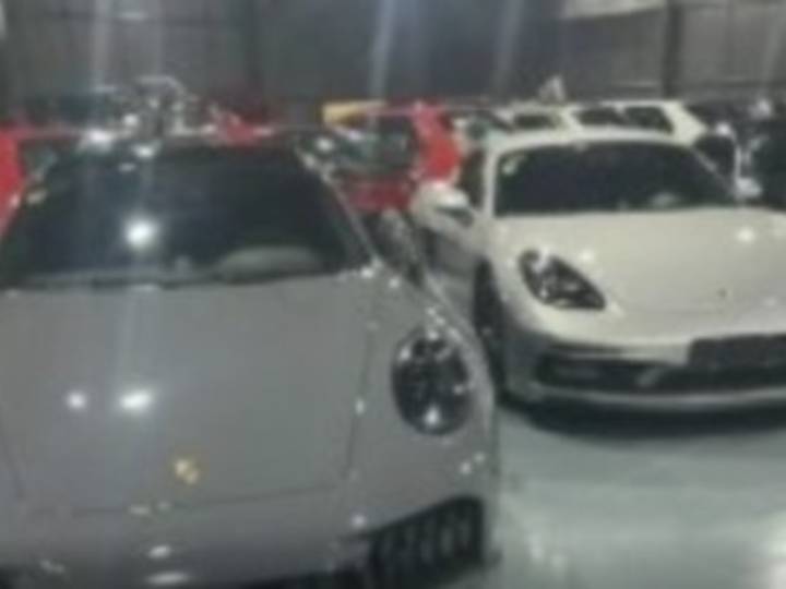 Una Ferrari, varios Porsche y motos Harley Davidson: la impresionante flota de 54 vehículos incautada en la mansión atribuida a Chiqui Tapia y Toviggino