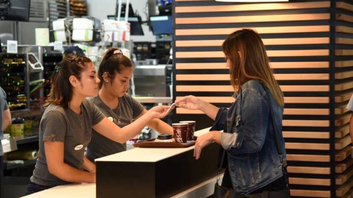 Cuánto cobra un empleado de comida rápida en diciembre de 2025