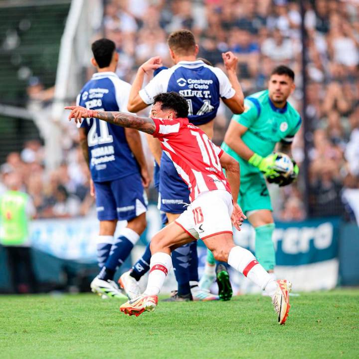 Estudiantes ganó el clásico y jugará la final